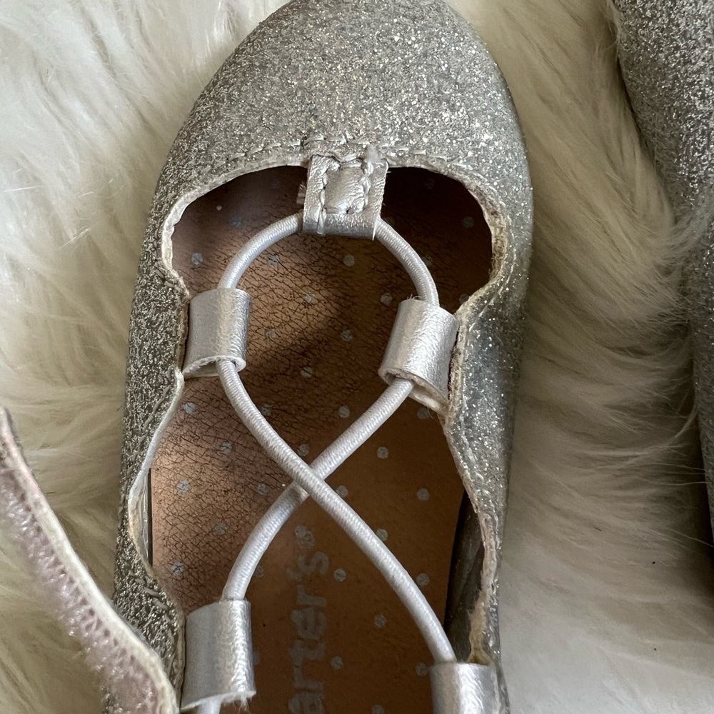 EUC Carter’s Toddler Girl Silver Glittery Dress Shoes SZ 6🤍 - Picture 6 of 8